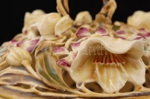 Zsolnay áttört díszbonbonier (Mályva-sorozatból), kézzel festett porcelánfajansz, plasztikus rátétek...