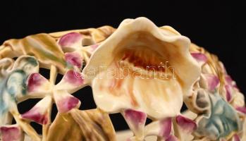 Zsolnay áttört díszbonbonier (Mályva-sorozatból), kézzel festett porcelánfajansz, plasztikus rátétek...