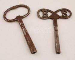 XIX. sz. közepe: Nagyméretű biedermeier zenélő asztali óra, alabástrom oszlopokkal. A zenélő szerkez...