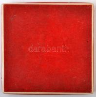 DN "A nyomda-, a papíripar és a sajtó dolgozóinak szakszervezete - 60 éves tagságért" jelz...