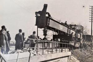 Vasúti pálya helyreállítása, 3 db fotó, 24x30 cm