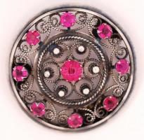 Ezüst bross 9 rubinnal. 14,6 g d: 45 mm / Silver broche with 9 rubys 14,6 g d: 45 mm