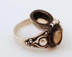 Ezüst (Ag.) méreggyűrű szintetikus kövekkel, bruttó:3,5 g, méret:52