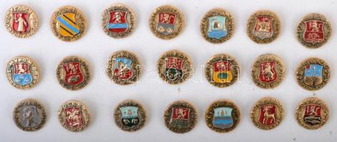 Oroszoroszág DN Városi címerek, 21xklf zománcozott, aranyozott jelvény  (~22mm) T:2 Russia ND City coat of arms, 21xdiff enamelled, gold plated badges (~22mm) C:XF