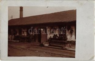 1914 Özörény, Gemerská Horka; Gépjavító műhely / repair workshop. photo (EK)