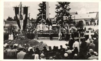 1938 Ipolyság, Sahy; bevonulás, a felszabaduló Felvidék első országzászlójának felszentelése / entry of the Hungarian troops, flag, ceremony So. Stpl
