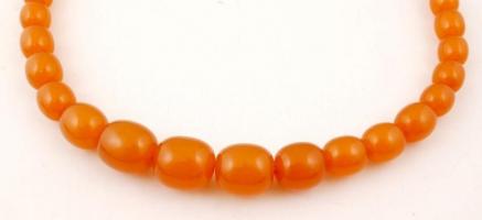 Borostyánszínű nyaklánc, h: 68 cm