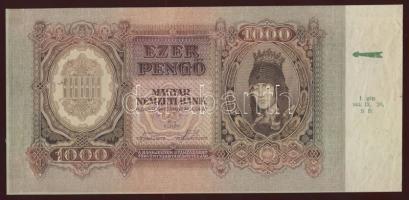 1943. 1000P előlapon jobb oldali ívszél, rajta balra mutató zöld nyíl + zöld színű "1 gép. 944.IX.20. SB." szöveg, alul fehér csík, hátoldali zöld színű "Sz. VIII.8. + illesztőkereszt + 1944.VIII.7. + illesztőkereszt" nyomattal T:szokott gyári gyűrődések, papírráncok és hajtások, ezért a tartásfok nehezen meghatározható
