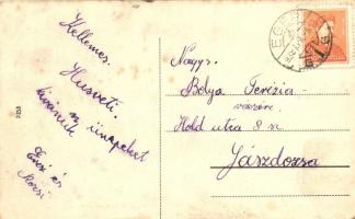 Homonna; a felszabadult város, egy orosz katonák által megkínzott kulcsár az Andrássy-kastély előtt ...