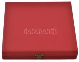 1977. "Csepel Vas- és Fémművek 1892-1977" Br emlékplakett eredeti tokban (91mm) T:2