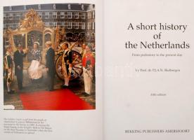 3 db. angol nyelvű könyv Hollandiáról: 
Prof. dr. P.J.A.N. Rietbergen: A short history of the Nethe...