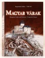 Bagyinszki Zoltán - Tóth Pál: Magyar várak. Hungarian Castles and Fortresses. Ungarische Burgen. Debrecen, é.n., TKK,191 p. Angol fordítás: Szilágyi Balázs, német fordítás: Elke Kosztyu. Kiadói papírkötés.