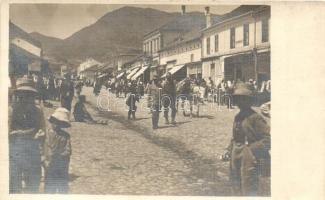 Vranje, Magyar katonák a város főutcáján egy heti vásárkor / main street, Hungarian WWI-era soldiers, photo