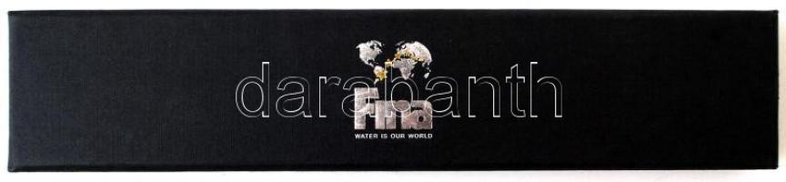 Fina quartz óra, eredeti dobozában, szép állapotban, elemcserére szorul