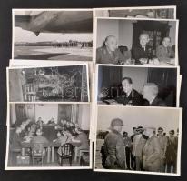 1945 A Berlini Békekonferencián készült eredeti fotósorozat. A fotókon a győztes nagyhatalmak vezetői Churchill, Sztálin, Truman, tanácskozó főtisztek Gordon Mc Cready, admirális, Andrew Cunningham marshal, Flaningan admirális, James F. Brynes államtitkár, Archibald Clark-Kerr nagykövet, George C. Marshall tábornok. 12 db eredeti, feliratozott, pecséttel jelzett katonai fotó. Ritkaság! 26x21 cm 1945 Series of original photos taken in the Berlin Conference with the leaders of the allied forces, such as Stalin, Churchill, President Truman and military leaders, generals, admirals, Churchils daughter. 12 inscribed photos with military seals. Unique original documentary. 26x21 cm