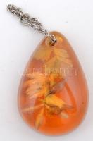 Borostyán függő növényt tartalmazó zárvánnyal 3,7 cm / Amber medallion