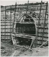 cca 1968 Vasúti alagút építése, a Bányászati Aknamélyítő Vállalat vintage fotója, 20,5x18 cm