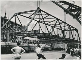 1960 Budapest, a Kossuth híd életében és bontása közben, 4 db fotó, ebből három vintage kép, egy mai...
