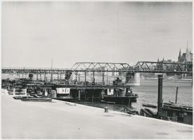 1960 Budapest, a Kossuth híd életében és bontása közben, 4 db fotó, ebből három vintage kép, egy mai...