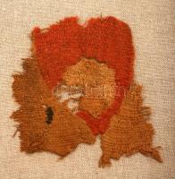 Kopt textiltöredék. Egyiptom, V. század körül, festett, szövöt gyapjú.  / Coptic textiles. Egypt aro...