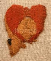 Kopt textiltöredék. Egyiptom, V. század körül, festett, szövöt gyapjú.  / Coptic textiles. Egypt aro...