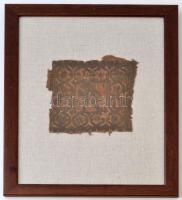 Kopt textiltöredék. Egyiptom, V. század körül, festett, szövött gyapjú istenábrázolással. / Coptic textile. Egypt around the Vth century. 14x16 cm