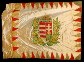 Tölgyfalombokkal övezett címeres nagyméretű selyem hadi zászló / large Hungarian military flag with coat of arms. Silk. 115x150 cm