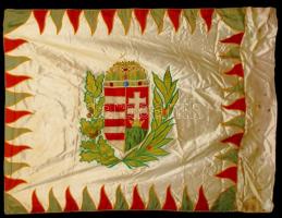 Tölgyfalombokkal övezett címeres nagyméretű selyem hadi zászló / large Hungarian military flag with ...
