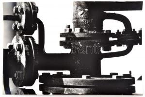 cca 1965 Kalocsai Rudolf: Szerelvény, feliratozott vintage fotóművészeti alkotás, 30x40 cm