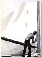 cca 1980 Magyar Alfréd: Vitorlázó Balatonlellén, feliratozott vintage fotóművészeti alkotás, 40x29 cm