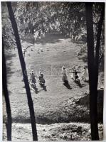 cca 1940 Vadas Ernő (1899-1962): Leányok tánca, pecséttel jelzett vintage fotóművészeti alkotás, 39x28,5 cm