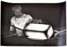 cca 1978 Gebhardt György (1910-1993): Melegüzem, feliratozott vintage fotóművészeti alkotás a szerző hagyatékából, 29x39 cm