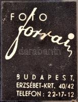 cca 1940 Cigarettázó nő, fotó Forrai, matricával jelzett vintage fotó, kasírozva, 38x28 cm