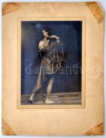 1931 Vajda M. Pál aláírt, matricával jelzett vintage fotója, 22x16 cm, karton (sérült, foltos) 36,5x27,5 cm