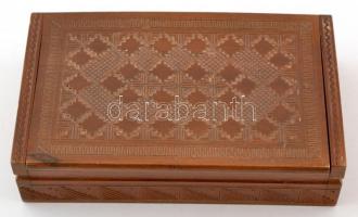Díszes cigarettás fa doboz, 22×13 cm