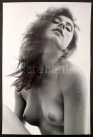 cca 1975 Csábítás, jelzés nélküli vintage fotóművészeti alkotás, 40x27 cm / erotic photo, 40x27 cm