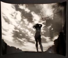 cca 1980 Tatár Tibor: A szabadban, feliratozott vintage fotóművészeti alkotás, 29x39 cm