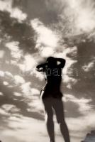 cca 1980 Tatár Tibor: A szabadban, feliratozott vintage fotóművészeti alkotás, 29x39 cm