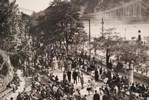 cca 1930 Budapest, Duna-korzó, a fák között villamos látszik, a háttérben a régi Erzsébet híd, 23x29...