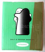 Feket-fehér ölelkező só- és borstartó, jelzés nélkül, eredeti dobozában