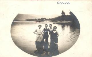 1917 Orsova, fürdőzők a Dunában / bathing people in the Danube, photo (EK)