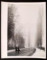 cca 1942 Dr. Sevcsik Jenő(1899-1996): Bakák az úton, jelzés nélküli vintage fotóművészeti alkotás a szerző hagyatékából, 30x24 cm