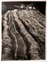 cca 1982 Gebhardt György (1910-1993): Mezőgazdasági táj, feliratozott vintage fotóművészeti alkotás, 39x30 cm
