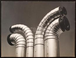 cca 1968 Gebhardt György (1910-1993): Ipari csendélet, feliratozott vintage fotóművészeti alkotás, kasírozva, 30x39 cm