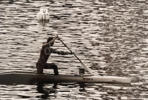 cca Zsigri Oszkár (1933-?): Kenus, feliratozott vintage fotóművészeti alkotás, kasírozva, 24x40 cm