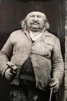 cca 1978 Stekovics János: A kalapos kovács, feliratozott vintage fotóművészeti alkotás, felületén tö...