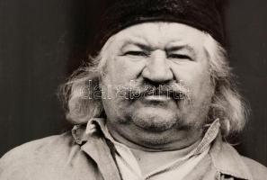 cca 1978 Stekovics János: A kalapos kovács, feliratozott vintage fotóművészeti alkotás, felületén tö...