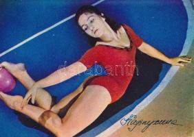 Jelena Karpuhina szovjet sportgimnasztikai világbajnok nyomtatott aláírása őt magát ábrázoló fotólapon