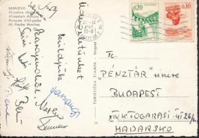 UTE labdarúgók (Solymosi, Bene, Káposzta, Szentmihályi, Szini, stb.) aláírásai Szarajevóból küldött levelezőlapon, összesen 11 db