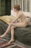 Modellen hviler / Erotic nude art postcard s: Paul Fischer